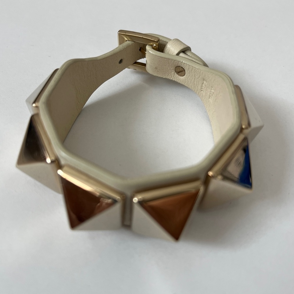 SOLD Valentino Garavani Large Rockstud Leather Bracelet Cream Gold - Picture 12 of 12